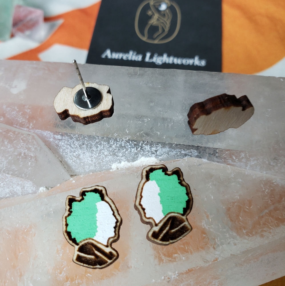 ๐ค๐ค๐ Beetlejuice-inspired wood silhouette earrings - Picture 4 of 4